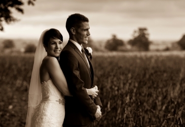 Wedding-Lains Barn Oxfordshire-Couple