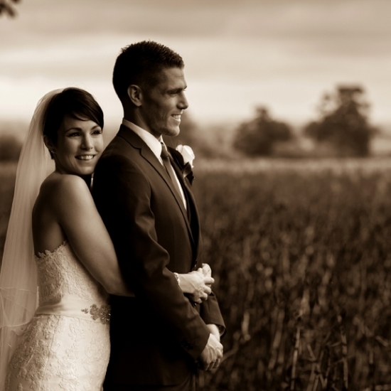 Wedding-Lains Barn Oxfordshire-Couple
