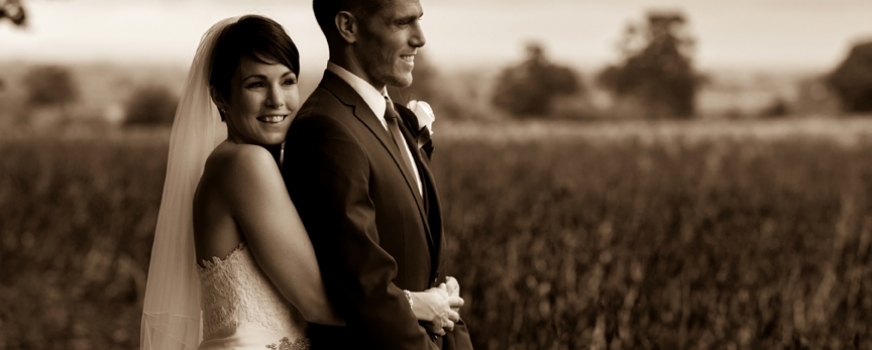 Wedding-Lains Barn Oxfordshire-Couple