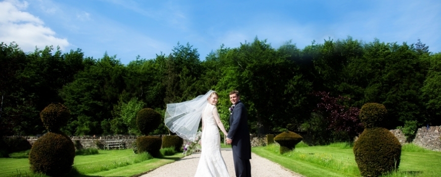 Wedding-New Barn Farm Ditchley Park Oxon-Couple